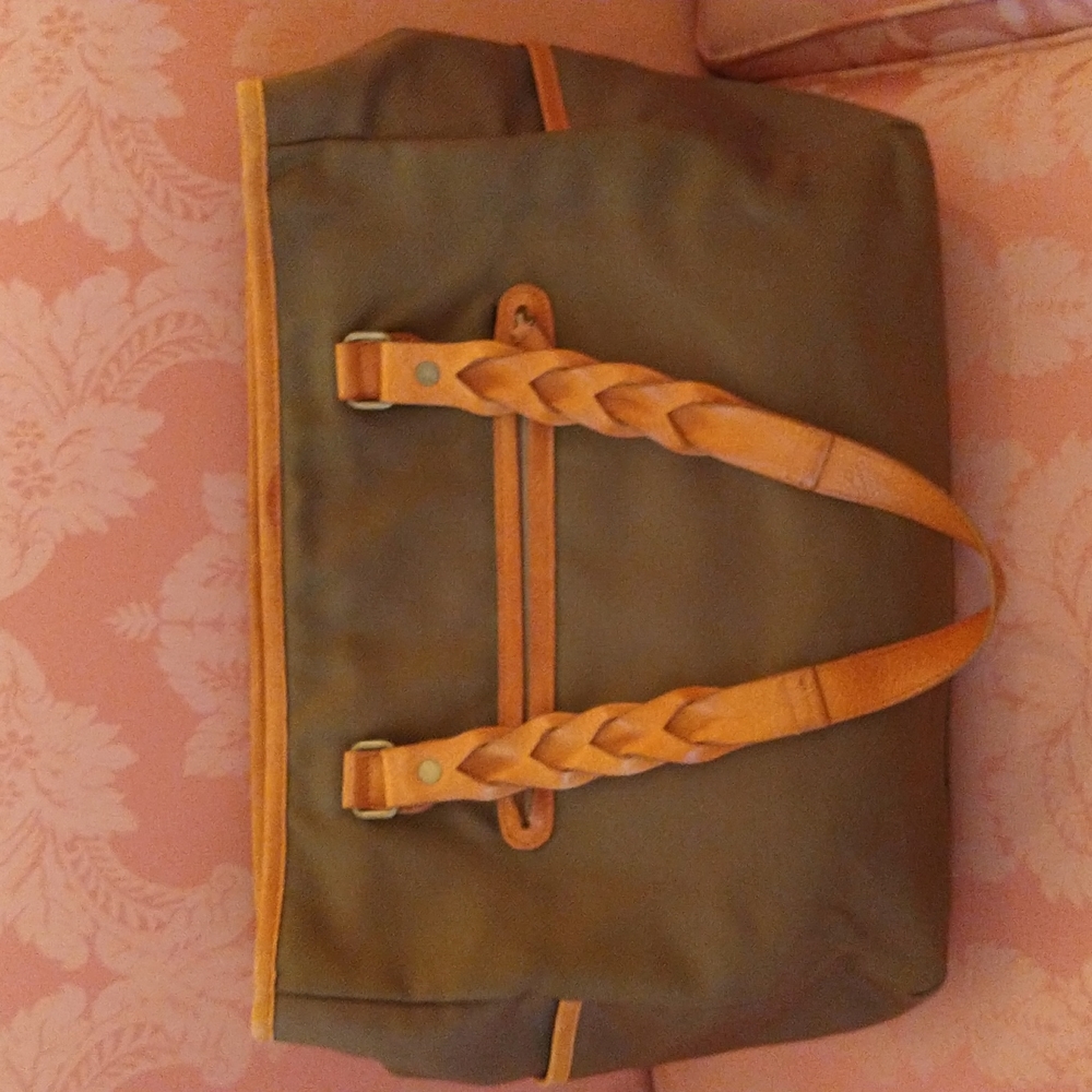 VGUC. Eddie Bauer Large satchel bag.